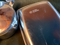 Lot 389 - inox vintage kannetje en melk en suikerpotje, 4 stuks - afbeelding 3 van  3