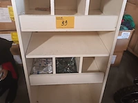 Lot 39 - houten vakkenkast - afbeelding 1 van  4