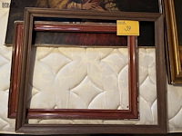 Lot 39 - kaders, 2 stuks met 2 houten omlijstingen, 4 stuks in totaal - afbeelding 2 van  4