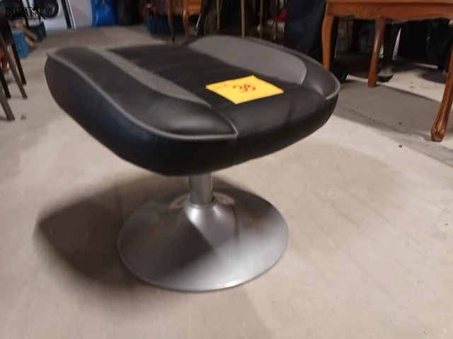 Lot 39 - kruk - afbeelding 2 van  3