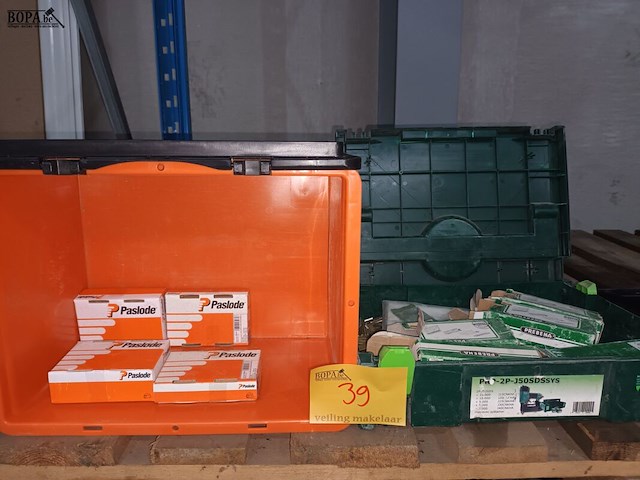 Lot 39 - lot nietjes en schietnagels - afbeelding 1 van  3