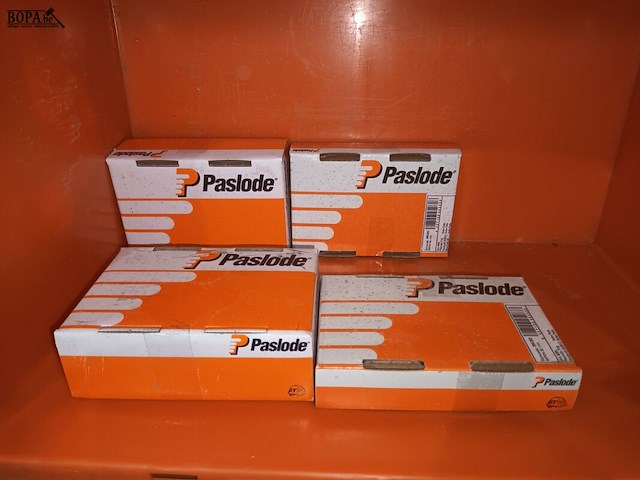 Lot 39 - lot nietjes en schietnagels - afbeelding 2 van  3