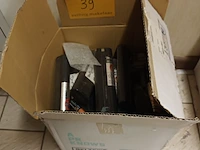 Lot 39 - makita batterijen en laders - afbeelding 1 van  3