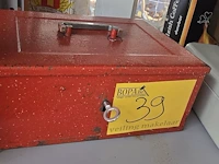 Lot 39 - metalen geldkistjes met sleutel 4 stuks - afbeelding 2 van  4