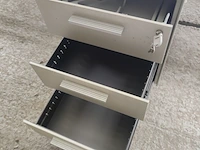 Lot 39 - metalen ladenblokje - afbeelding 2 van  2