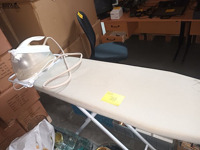 Lot 39 - strijkplank en strijkijzer - afbeelding 1 van  5