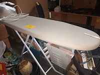 Lot 39 - strijkplank en strijkijzer - afbeelding 2 van  5