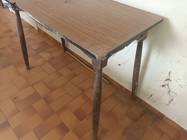 Lot 39 - vintage keukentafel - afbeelding 2 van  3