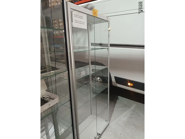 Lot 39 - vitrine kast - afbeelding 1 van  4