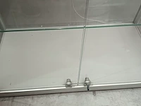 Lot 39 - vitrine kast - afbeelding 2 van  4