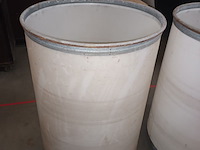 Lot 39 - witte ton op wielen. 2 stuks - afbeelding 2 van  4