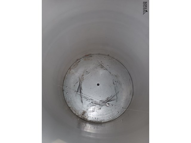 Lot 39 - witte ton op wielen. 2 stuks - afbeelding 4 van  4