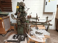 Lot 390 - slijpmachine voor lintzaag - afbeelding 1 van  4