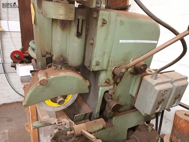 Lot 390 - slijpmachine voor lintzaag - afbeelding 4 van  4