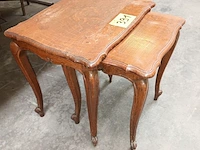Lot 391 - bijzettafels. 2 stuks - afbeelding 2 van  3