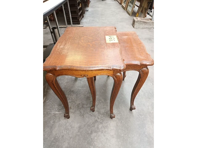 Lot 391 - bijzettafels. 2 stuks - afbeelding 3 van  3