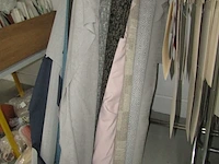 Lot 391 - restrollen met diverse stoffen. 20 stuks - afbeelding 2 van  2