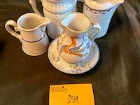 Lot 391 - variatie van melkkannetjes, 4 stuks - afbeelding 1 van  5