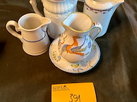 Lot 391 - variatie van melkkannetjes, 4 stuks - afbeelding 2 van  5