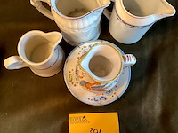 Lot 391 - variatie van melkkannetjes, 4 stuks - afbeelding 3 van  5