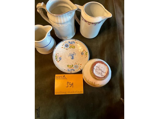 Lot 391 - variatie van melkkannetjes, 4 stuks - afbeelding 4 van  5