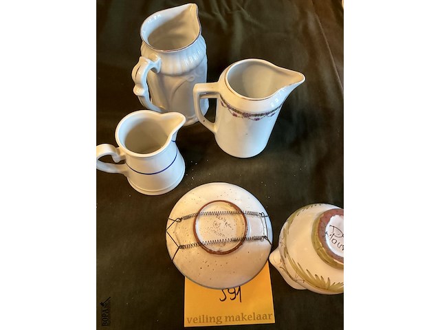 Lot 391 - variatie van melkkannetjes, 4 stuks - afbeelding 5 van  5