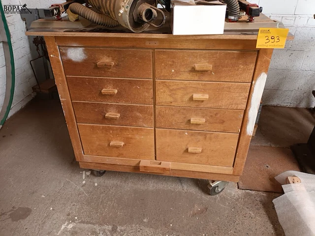 Lot 393 - houten materiaalkar - afbeelding 1 van  5