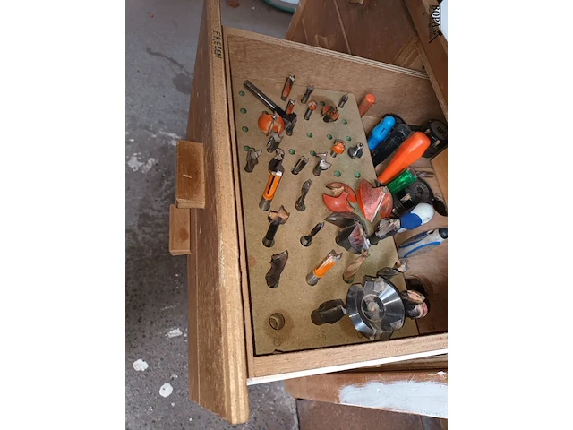 Lot 393 - houten materiaalkar - afbeelding 3 van  5