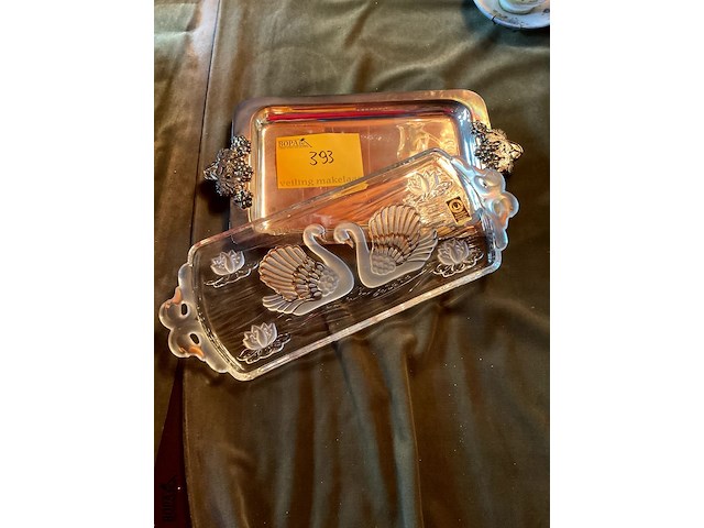 Lot 393 - verzilverde en kristallen schalen, 2 stuks - afbeelding 1 van  6