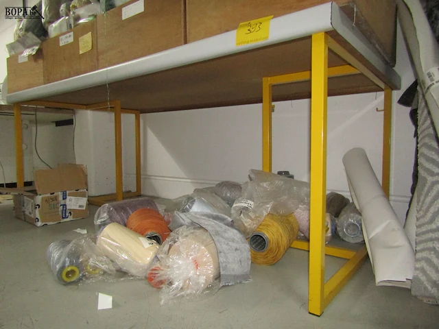 Lot 393 - werktafel - afbeelding 2 van  2