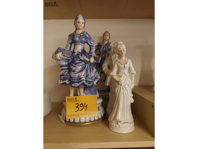 Lot 394 - porseleinen beelden. 4 stuks - afbeelding 1 van  3