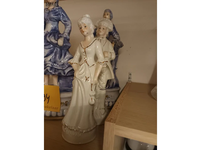 Lot 394 - porseleinen beelden. 4 stuks - afbeelding 2 van  3