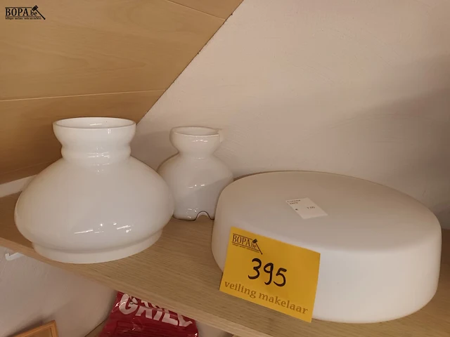 Lot 395 - lampenkappen. 3 stuks - afbeelding 1 van  3