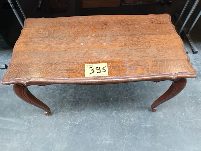 Lot 395 - salontafel louis xv - afbeelding 1 van  3