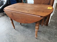 Lot 396 - antieke tafel met verlengstukken - afbeelding 2 van  5