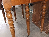 Lot 396 - antieke tafel met verlengstukken - afbeelding 3 van  5