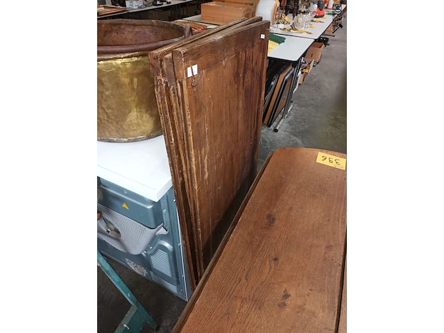 Lot 396 - antieke tafel met verlengstukken - afbeelding 4 van  5