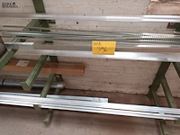 Lot 396 - diversen. inhoud rek - afbeelding 1 van  4