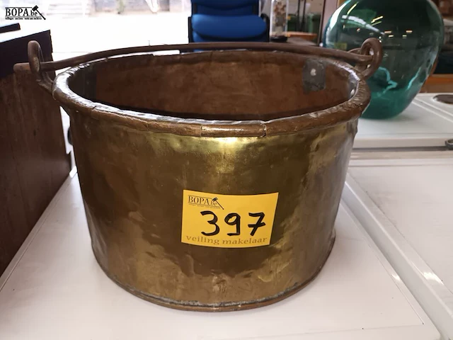 Lot 397 - koperen ketel - afbeelding 1 van  3