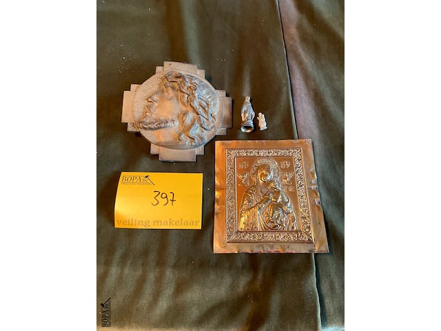 Lot 397 - religieus kristuskop/zilverkleurig plaatje icoonstijl/ klein - afbeelding 1 van  3