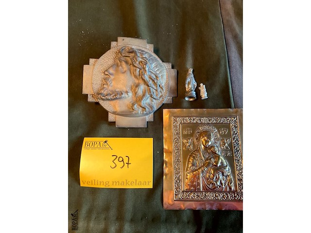 Lot 397 - religieus kristuskop/zilverkleurig plaatje icoonstijl/ klein - afbeelding 2 van  3