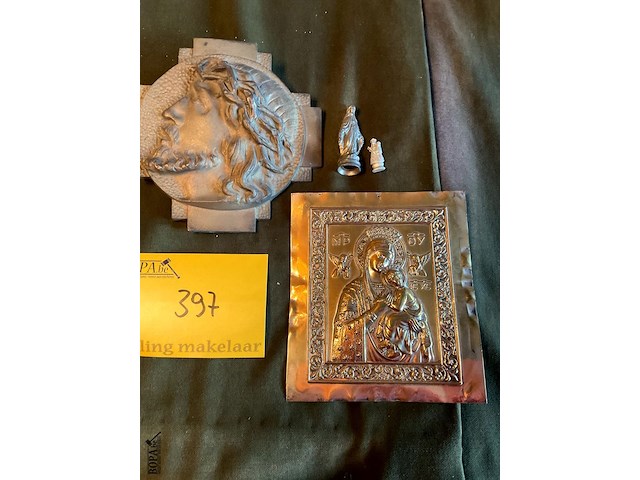 Lot 397 - religieus kristuskop/zilverkleurig plaatje icoonstijl/ klein - afbeelding 3 van  3