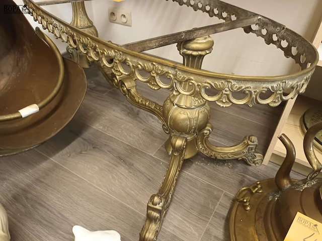 Lot 398 - koperen tafel onderstel - afbeelding 2 van  4