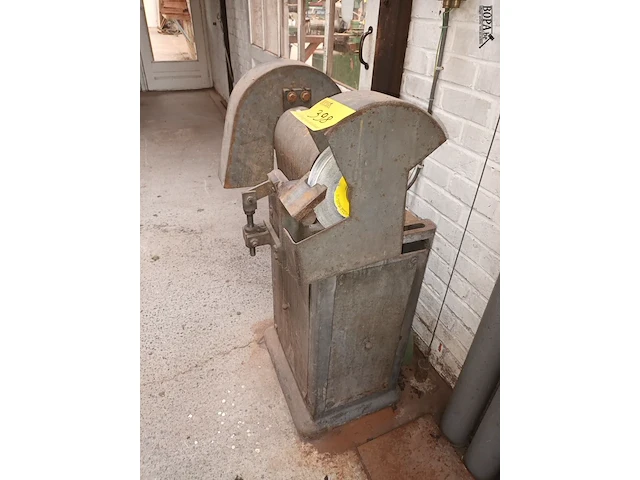 Lot 398 - slijpmachine voor beitels - afbeelding 2 van  4