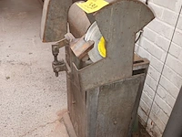 Lot 398 - slijpmachine voor beitels - afbeelding 2 van  4