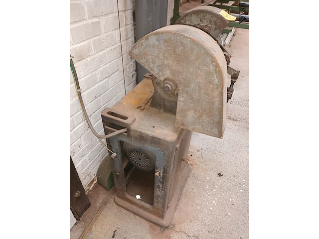 Lot 398 - slijpmachine voor beitels - afbeelding 3 van  4