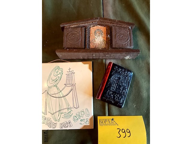 Lot 399 - expo 58 tegeltje/kerkboekje/kapelletje hout, 3 stuks - afbeelding 3 van  5