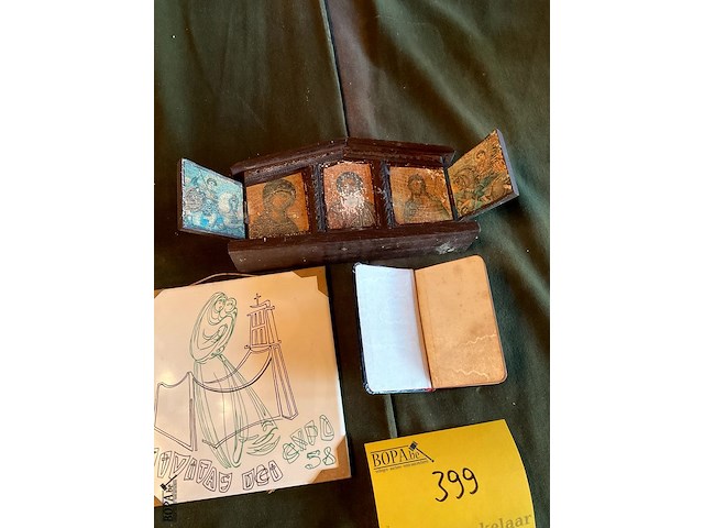 Lot 399 - expo 58 tegeltje/kerkboekje/kapelletje hout, 3 stuks - afbeelding 4 van  5