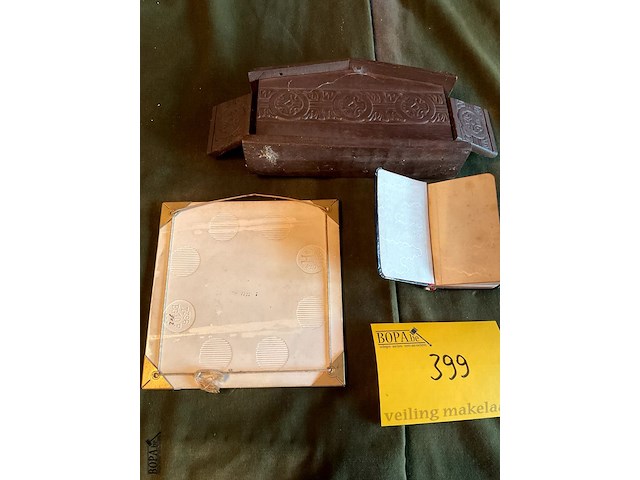 Lot 399 - expo 58 tegeltje/kerkboekje/kapelletje hout, 3 stuks - afbeelding 5 van  5