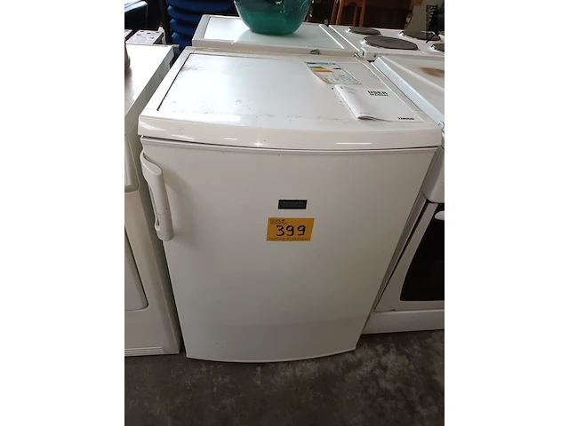 Lot 399 - koelkast zanussi - afbeelding 1 van  5